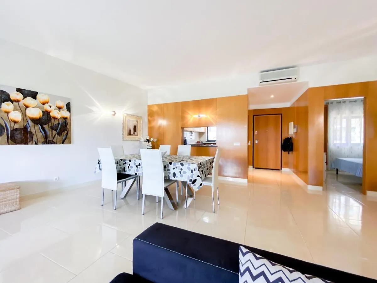 Spacious Modern Apartment With Swimming Pool #1905 Lagos 0*,
